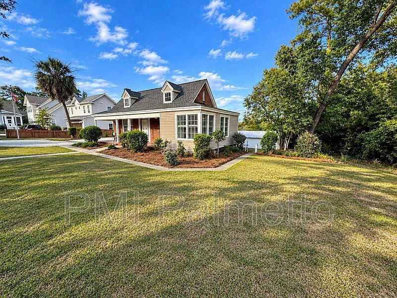 3 bed, 2.5 bath, 1984 sqft, $2,500 — Photo 2