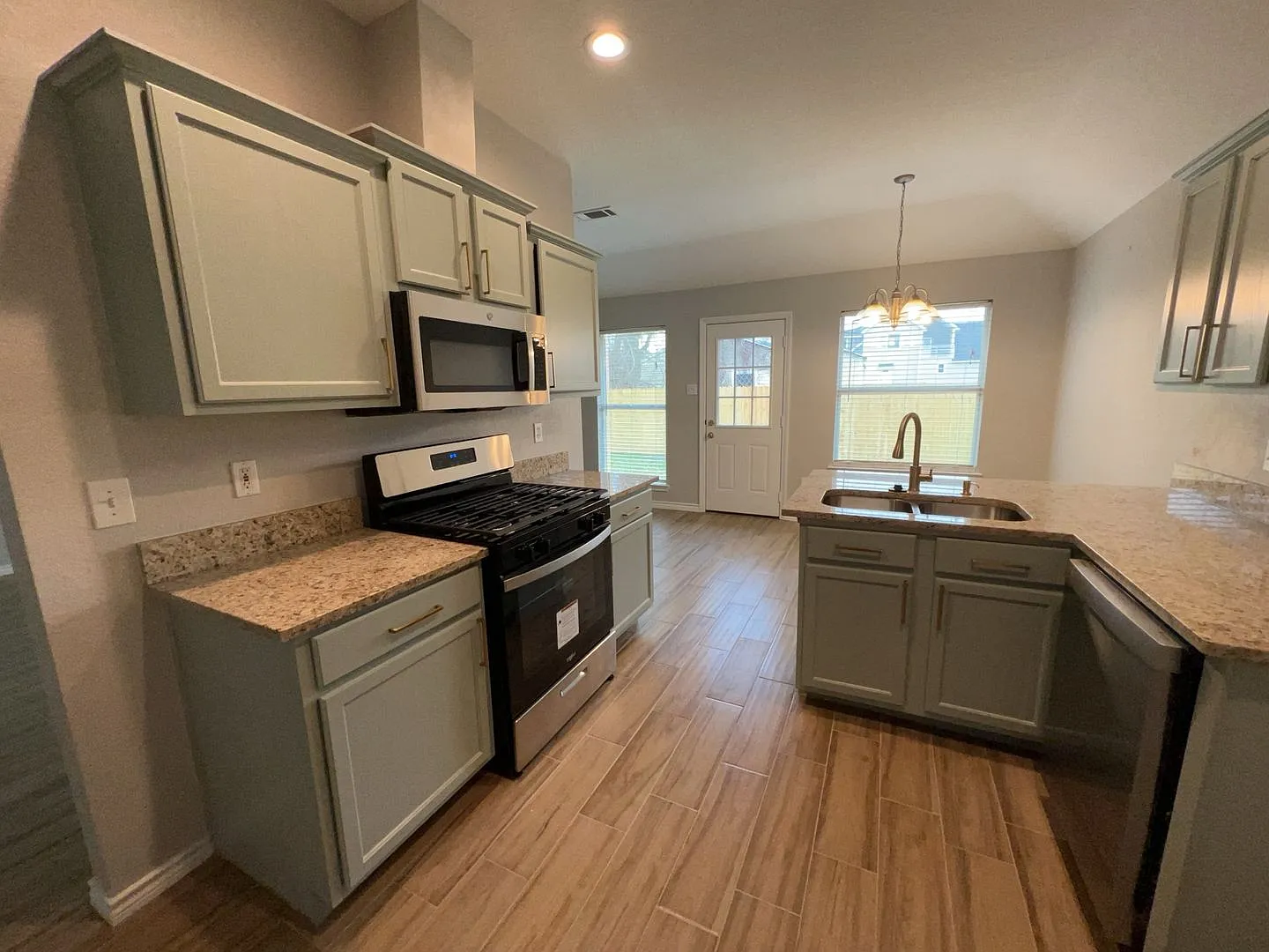 3634 Du Bois St **Ask About Our No Cash Deposit Option — Photo 2