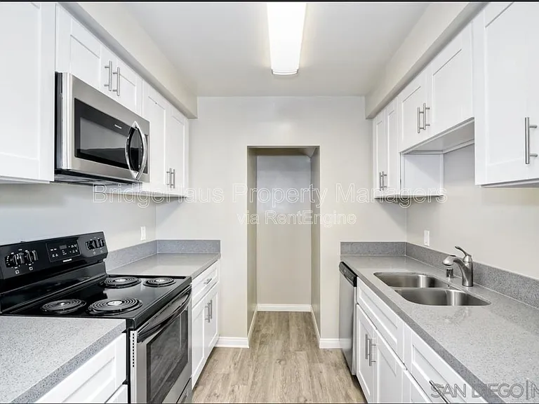 378 Moss St #14 — Photo 4