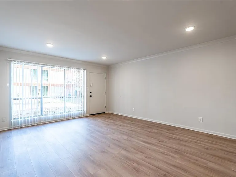 1135 Woodland Ave NE — Photo 6