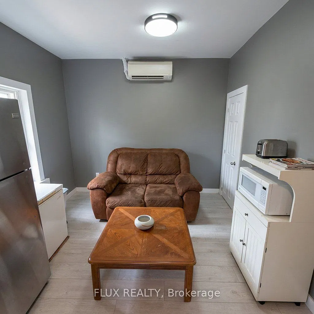 2 bed, $1,900 — Photo 3