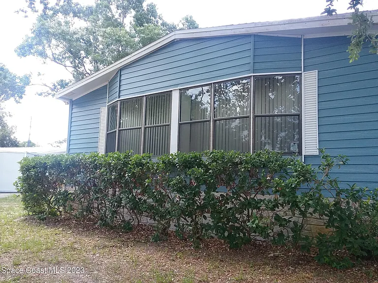 1609 Ridge Dr — Photo 2
