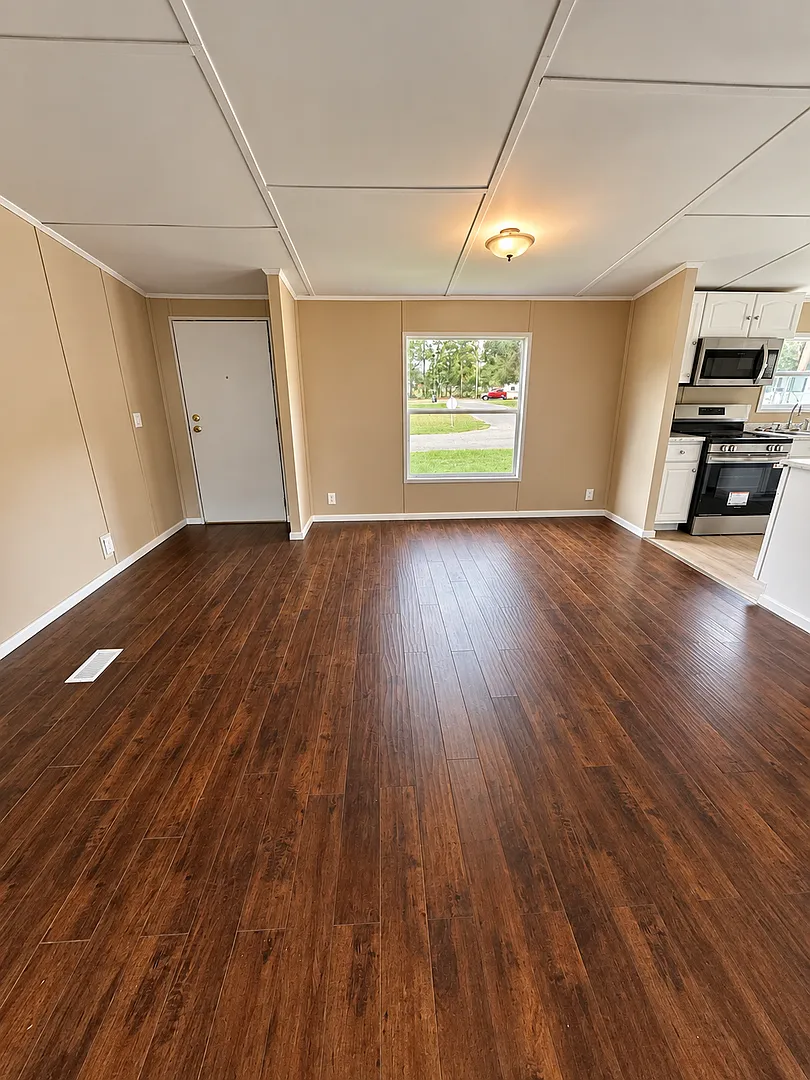 3 bed, 2.0 bath, 1700 sqft, $1,350 — Photo 4