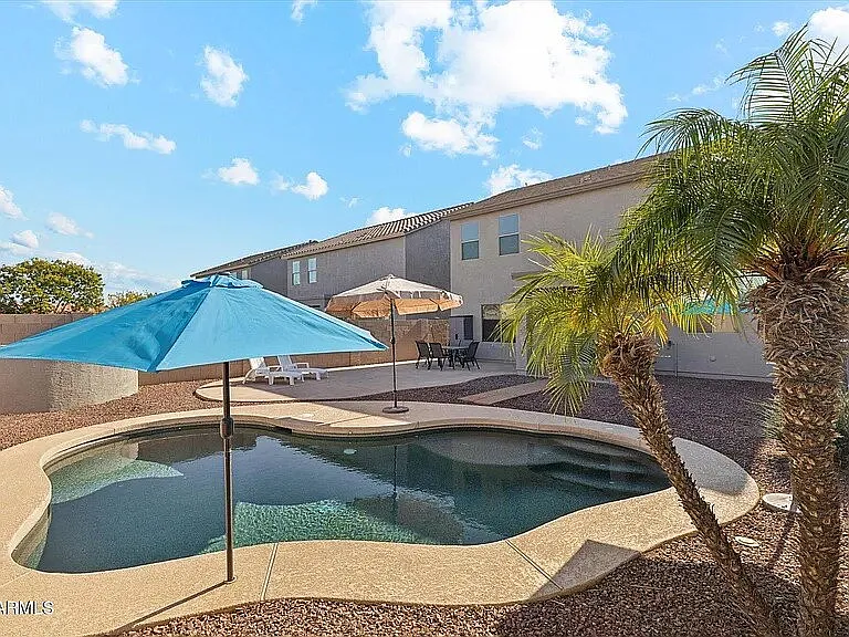 358 E Goldmine Ct — Photo 2