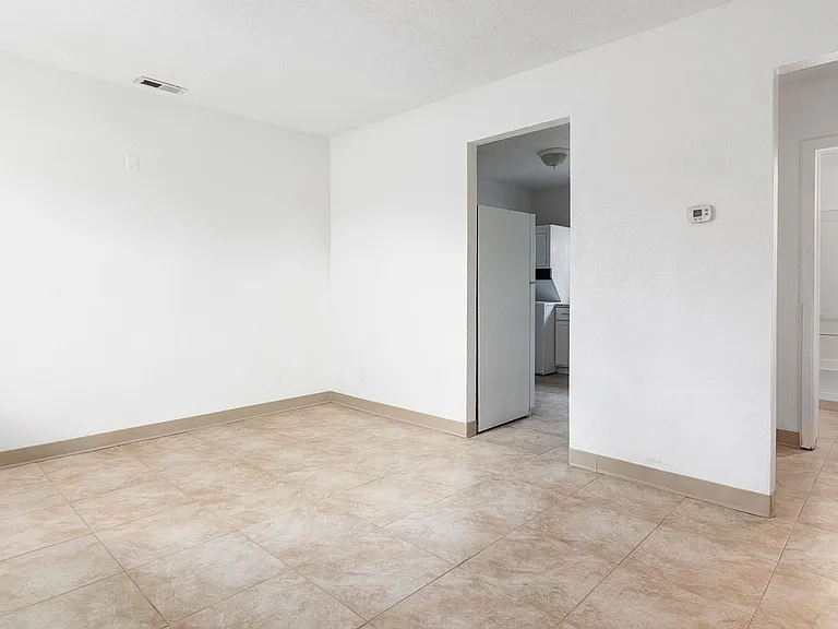 1231 S Denny St — Photo 12