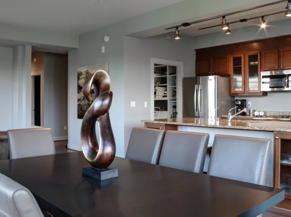 7800 SE 27th St Unit 306, Mercer Island, WA 98040