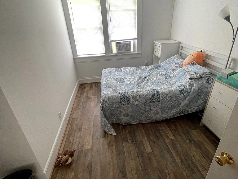 215 W Dover St #A — Photo 2