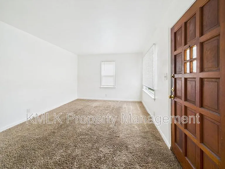 636 Lurie Ave — Photo 8