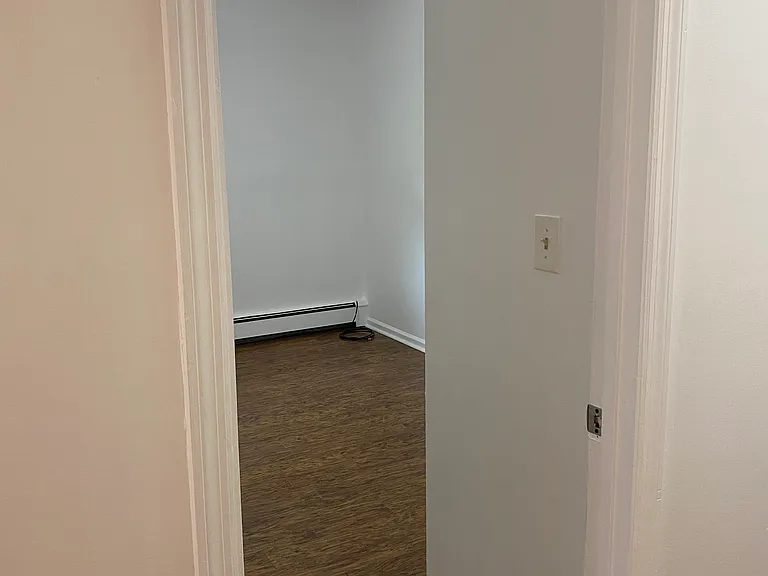 1042 Main St — Photo 11