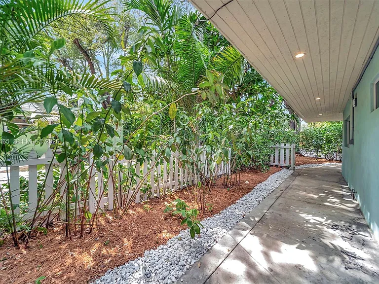 14995 NE 9th Ave — Photo 24