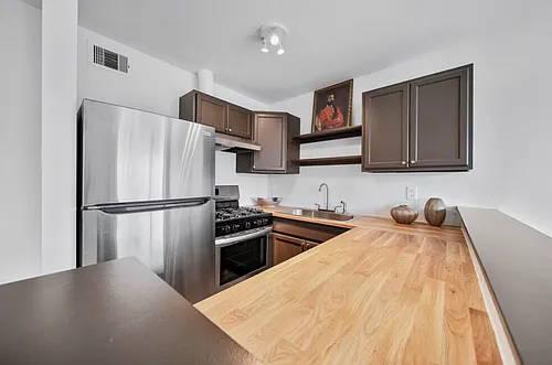 1408 Hughes St Photo 1