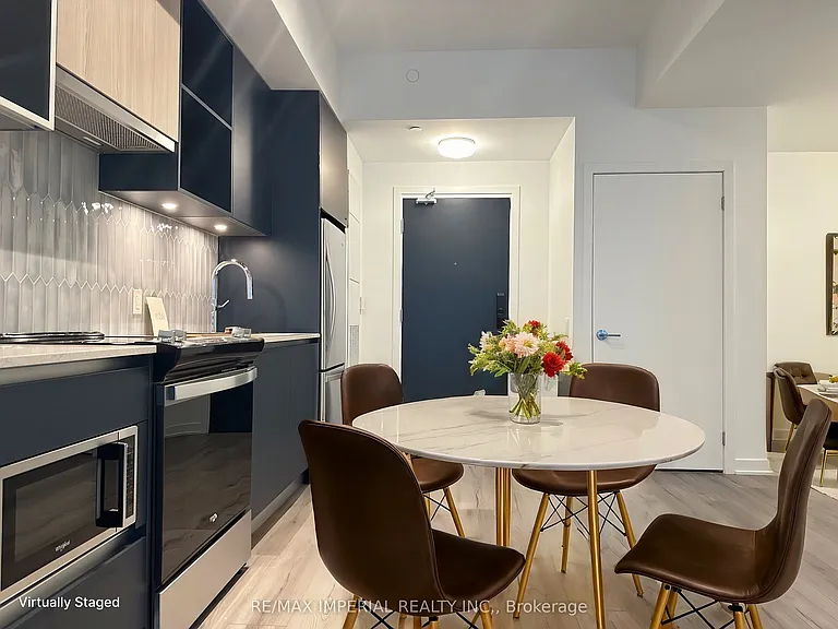 395 Dundas St W #523 — Photo 10