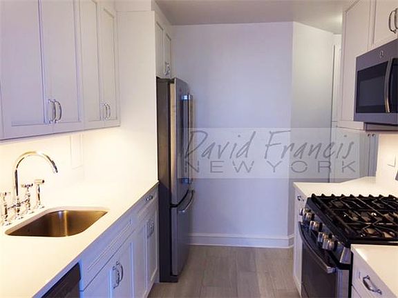 3rd image of 211 E 70th St APT 10H