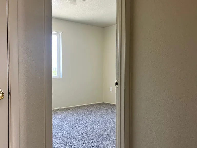 345 E Glenn St #3 — Photo 13