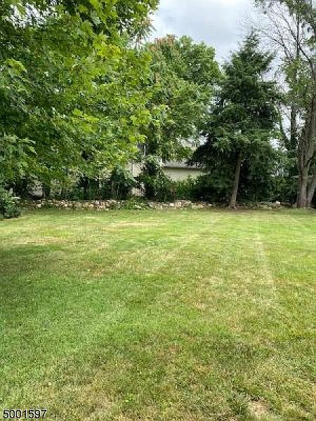2nd image of 4 Fieldstone Dr