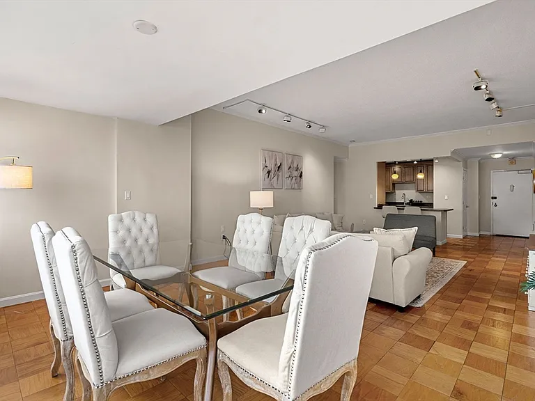 2 Hawthorne Pl #17M — Photo 4