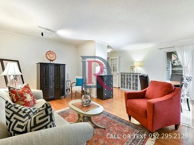 2BR + Den, 2.5 Bath Townhome in Saint Paul's Irvine Park / West Seventh Neighborhood — Photo 2