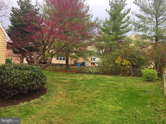 Lots of level yard to use and enjoy