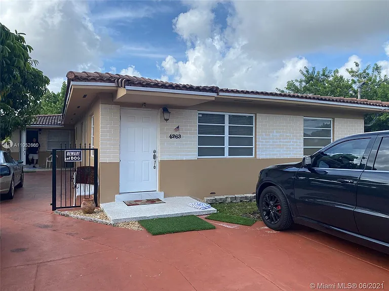 4263 NW 3rd St — Photo 27