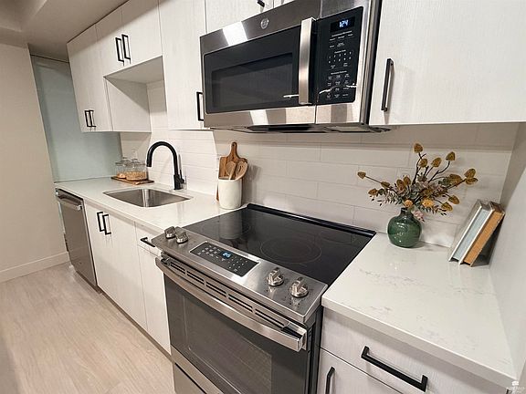 5th image of 1700 N Manhattan Ave APT 202