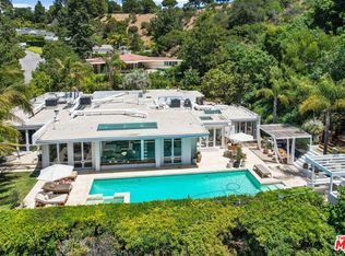 1094 N Hillcrest Rd, Beverly Hills, CA 90210