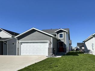 7247 27th St S, Fargo, ND 58104