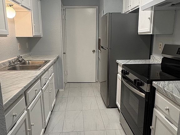 3rd image of 9700 Leawood Blvd #211