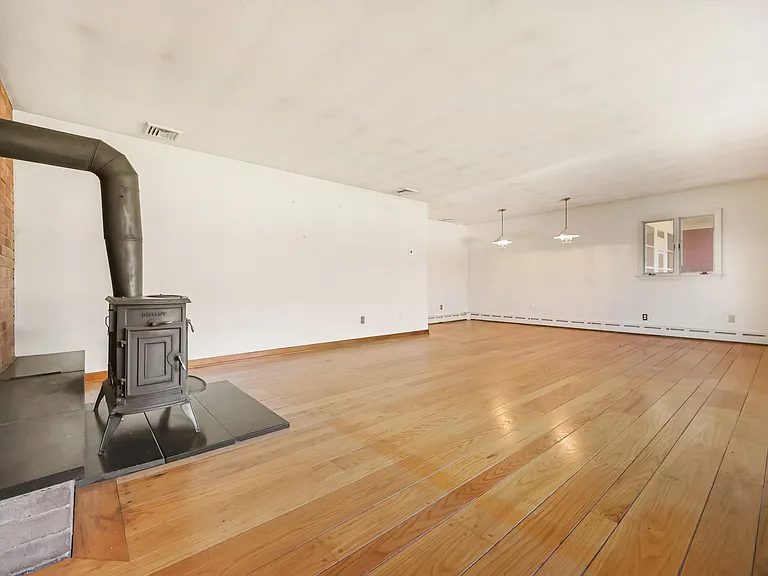 67 Barclay Dr — Photo 5