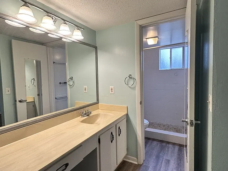 13 Surrey Ct — Photo 16