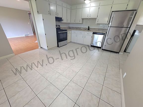 3rd image of 5822 85th St
