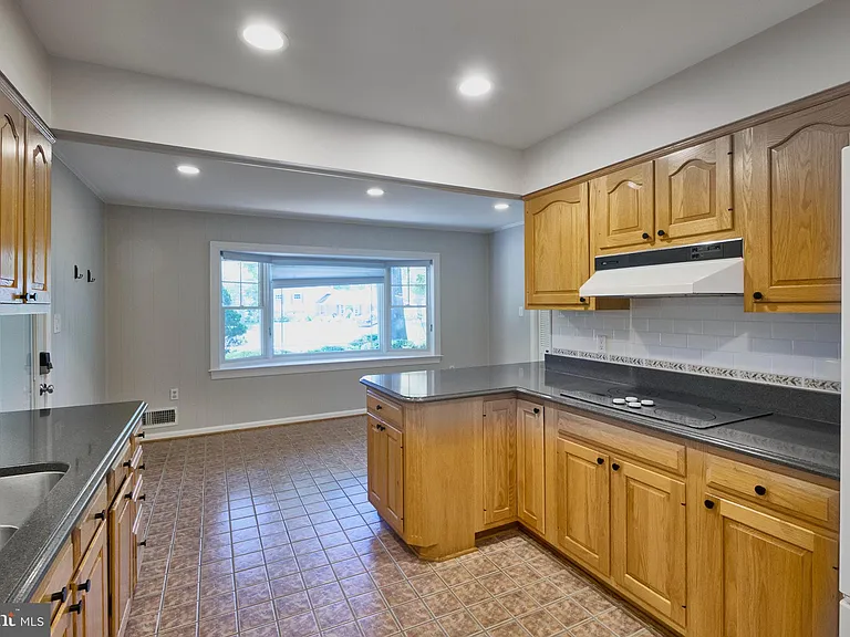 2403 Arrow Park Dr — Photo 8