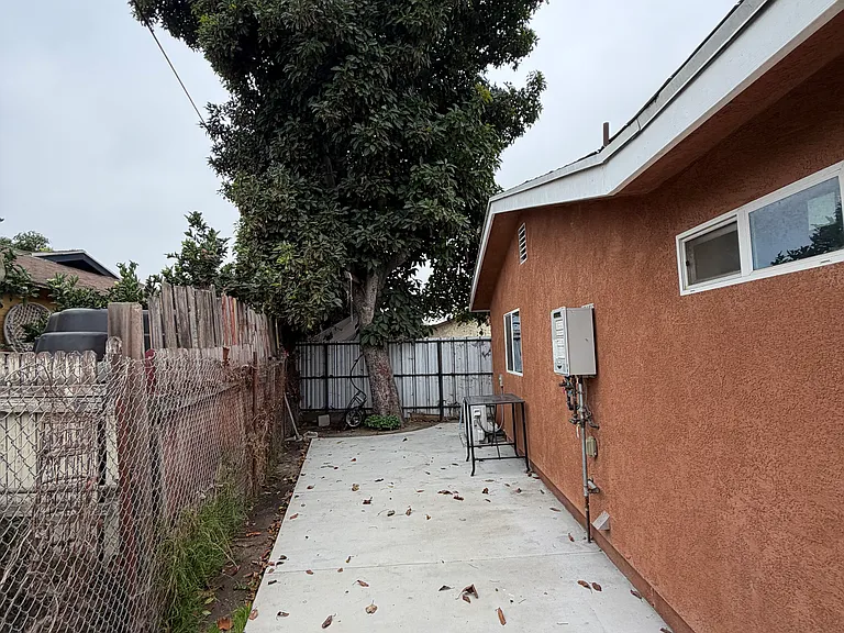 2134 E Shauer St — Photo 20