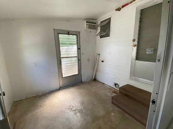 5th image of 2320 Bee Ridge Rd Lot 109A