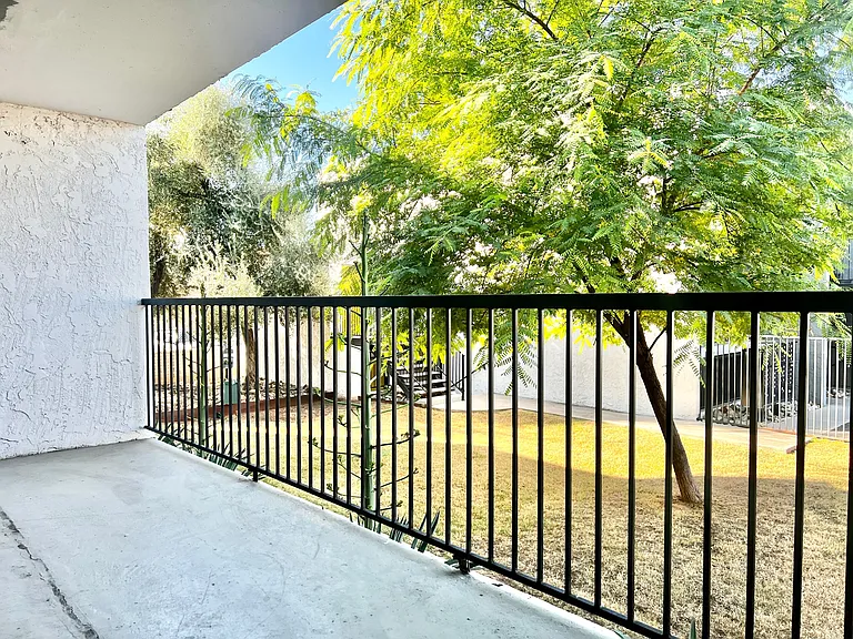 15 Melrose — Photo 30