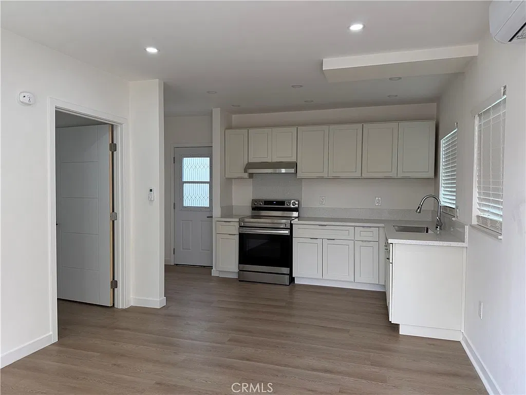 1 bed, 414 sqft, $2,500 — Photo 3