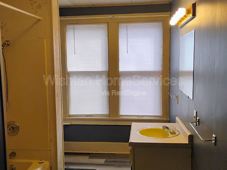209 Chandler Blvd #A — Photo 10