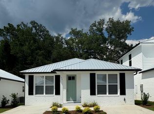 102 Penny Ln, Valparaiso, FL 32580