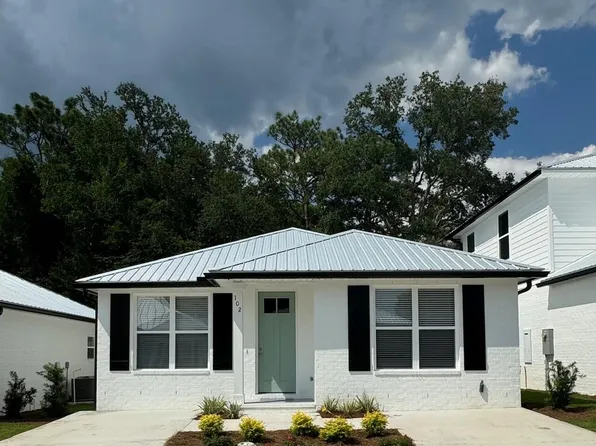 102 Penny Ln, Valparaiso, FL 32580