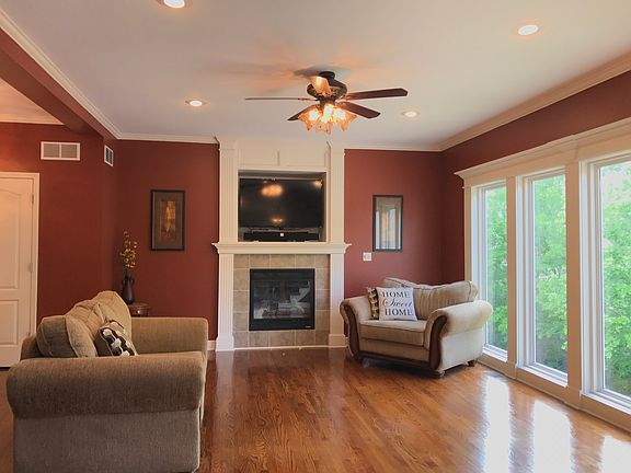Living room w/ fireplace