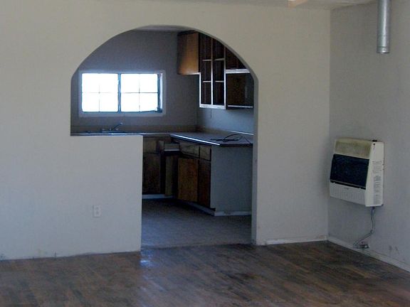 3rd image of 406 Ross Ave