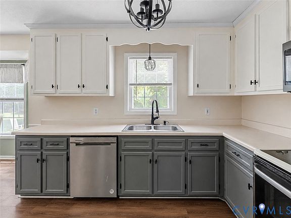 3rd image of 64 Edwards Ct