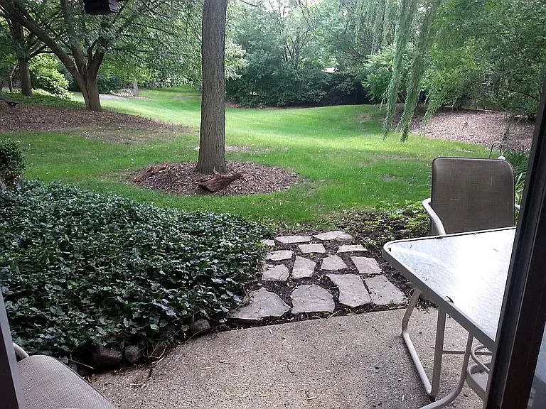 2 bed, 1.5 bath, 1020 sqft, $2,200 — Photo 3
