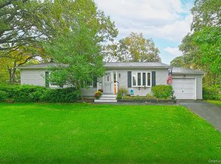 87 9th Ave, Holtsville, NY 11742