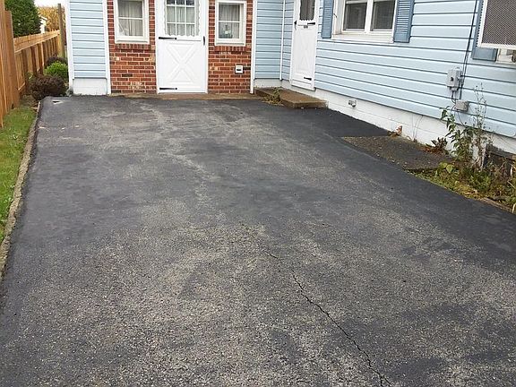 3rd image of 1917 Wade Blvd