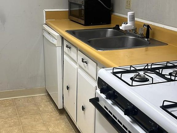 4th image of 48 King Arthur Ct
