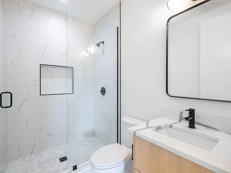 2113 N Kenmore Ave #1 — Photo 15