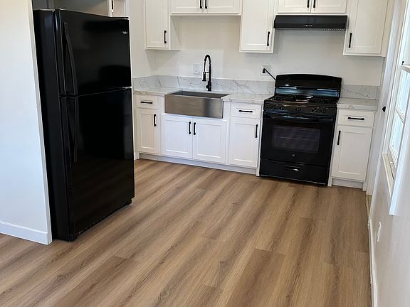 3rd image of 5276 N Walnut Ave
