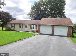 2 Lakeview Dr, Spring Grove, PA 17362