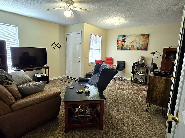 2950 S Lamar Blvd — Photo 2
