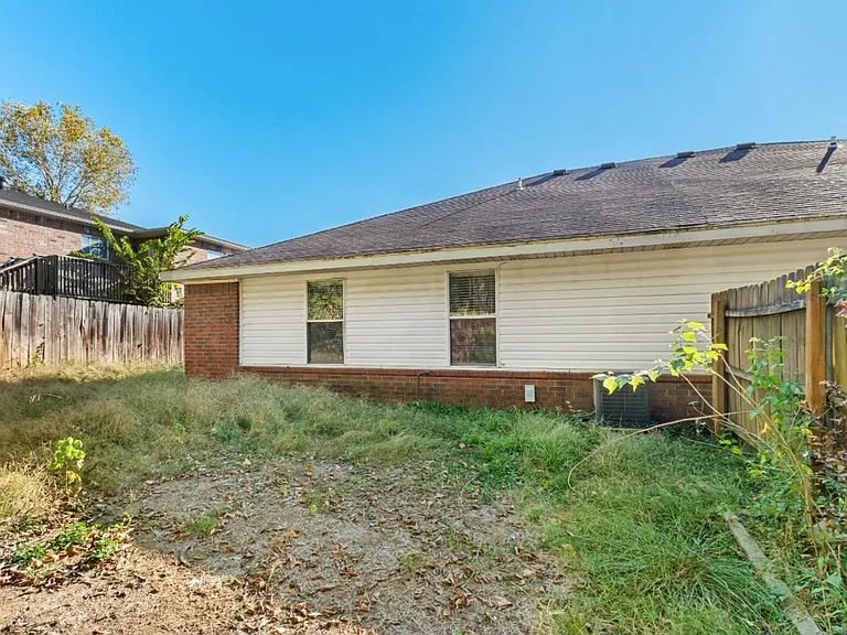 S Erika Ave Duplex — Photo 17